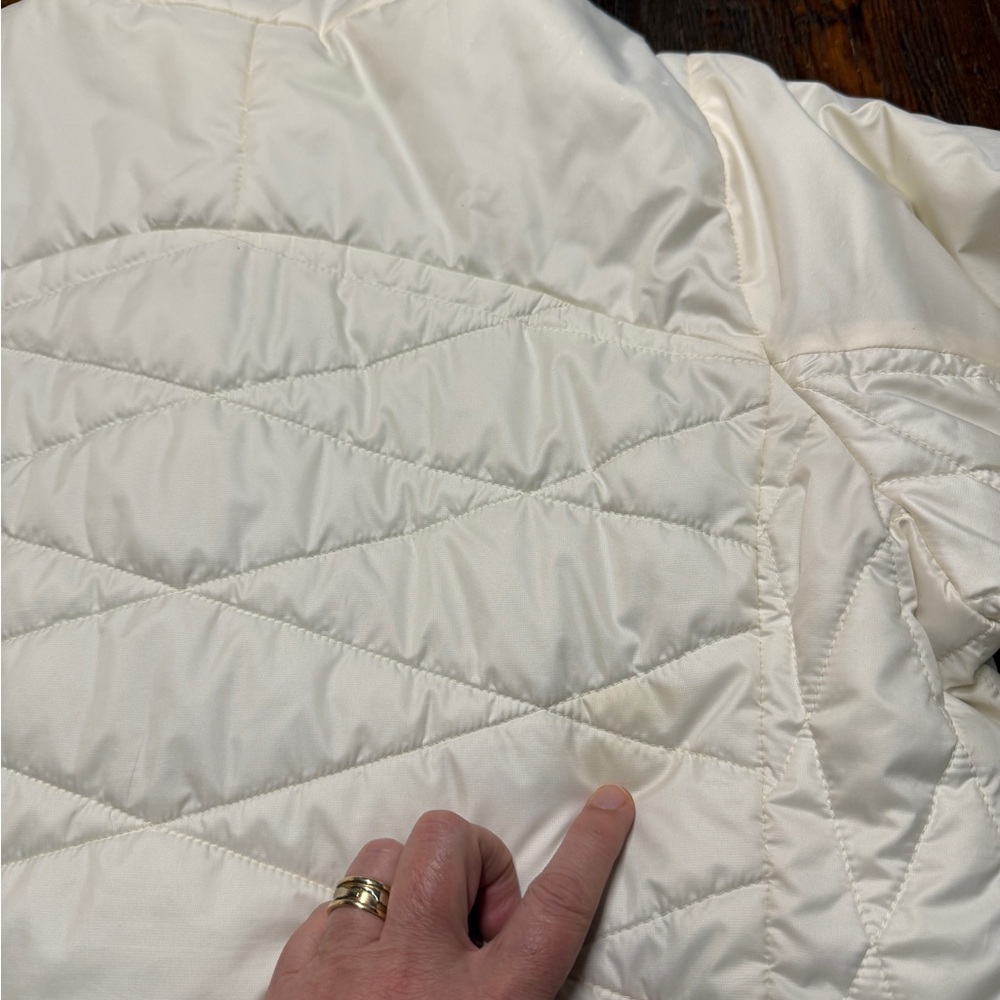 Patagonia Women's White Quilted Puffer Jacket - Picture 5 of 9